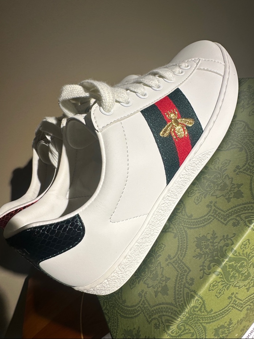Gucci ‘Bee’ Tennis Shoes. - Picture 5 of 11